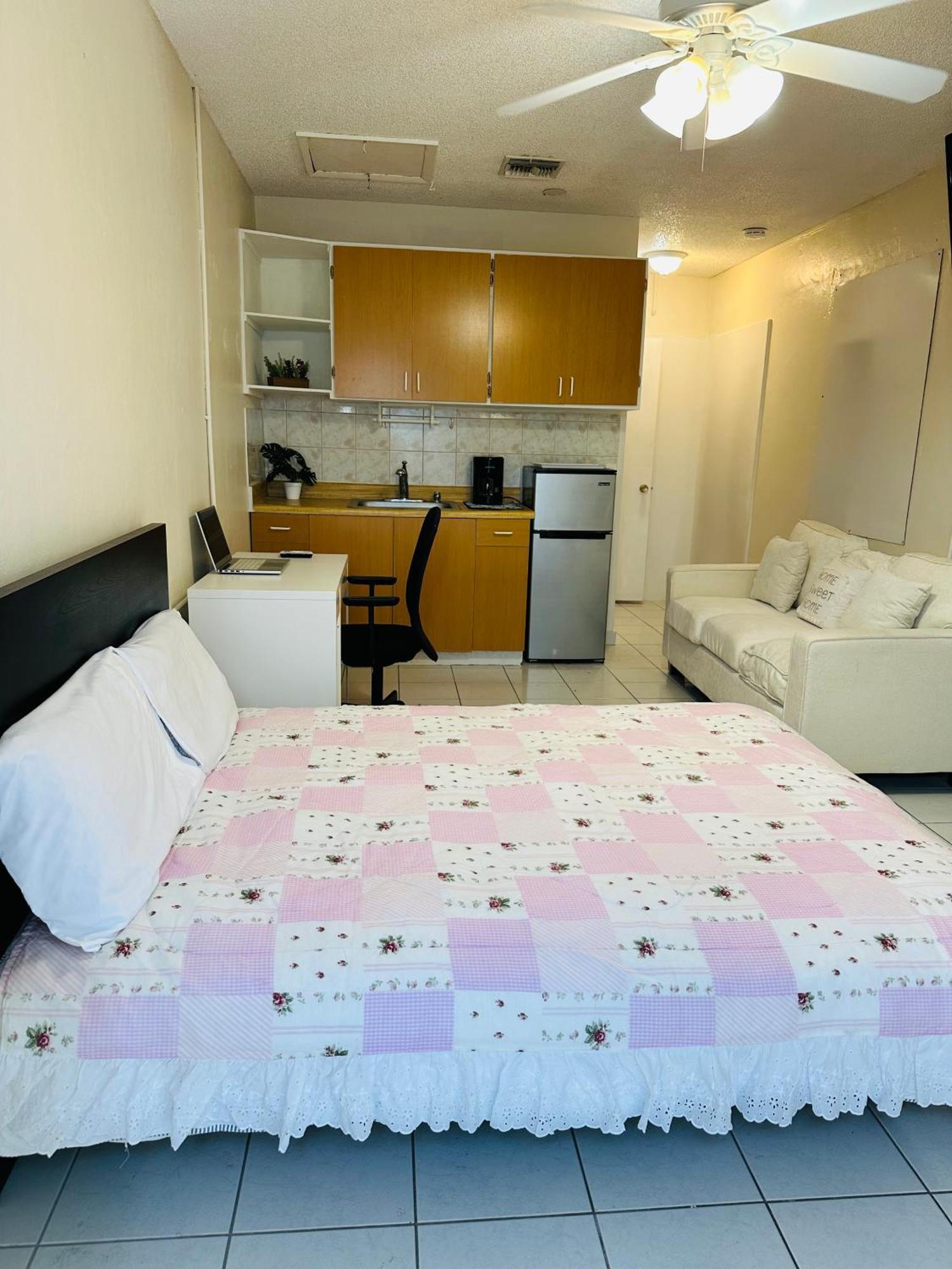 Lovely With Free Parking Apartamento